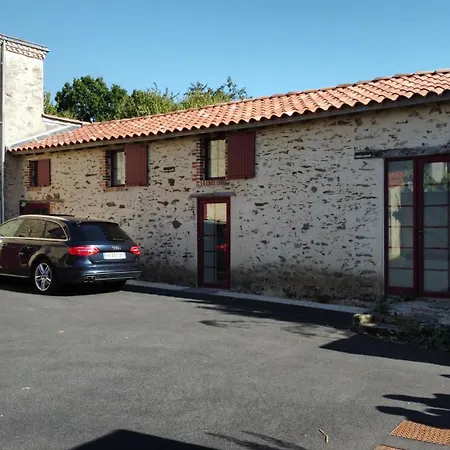 La Charmille - Cote Cour *