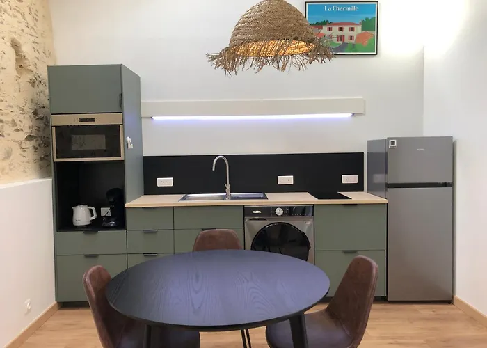 La Charmille - Cote Cour * La Copechagniere